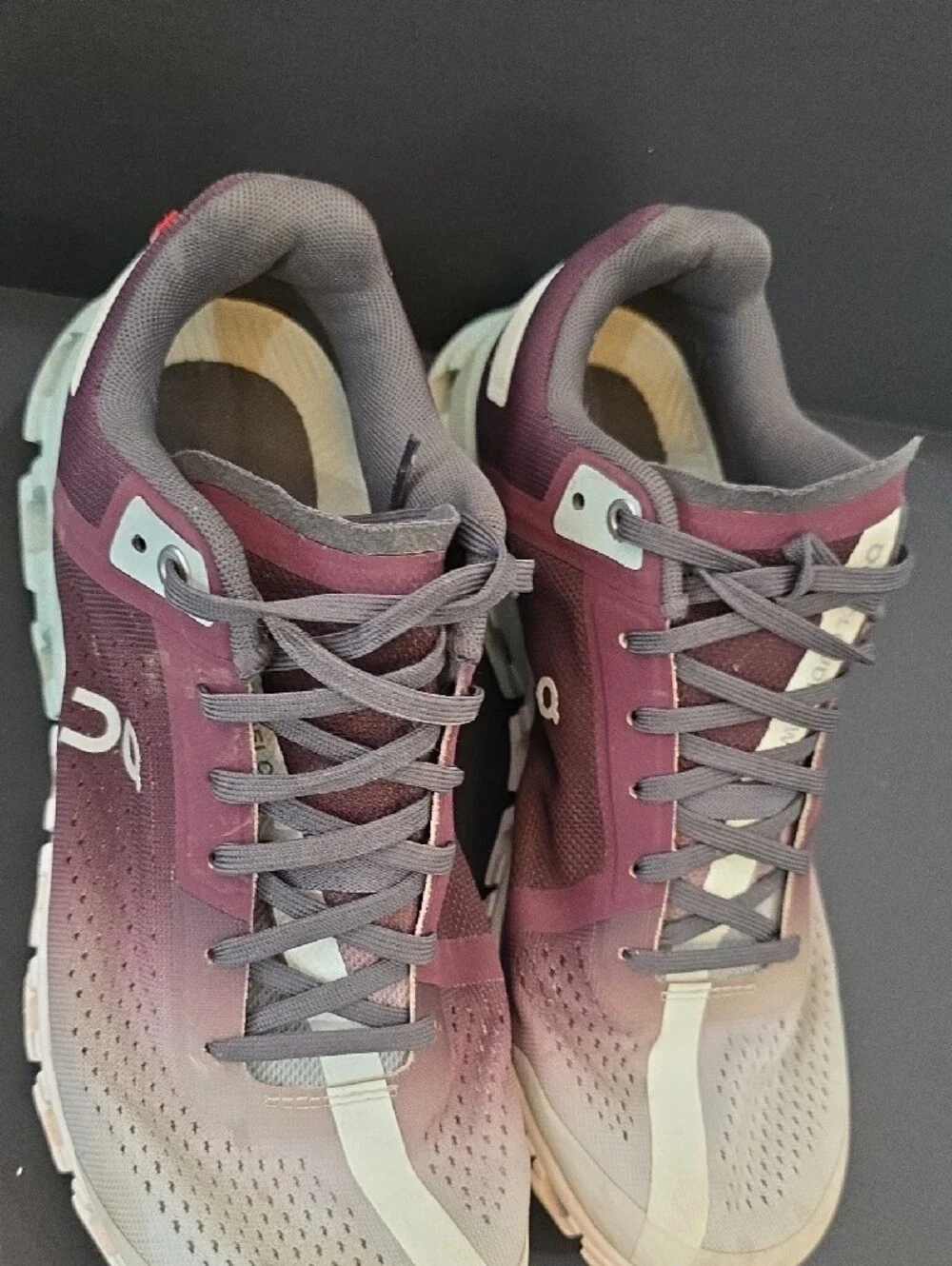 On Running CloudFlow Women's Gradient Plum and Gray Sneakers Size 8